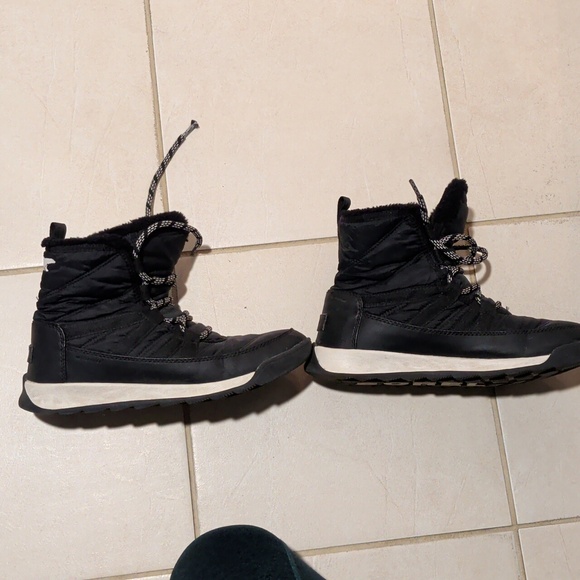 Sorel Whitney Boots - Picture 4 of 5